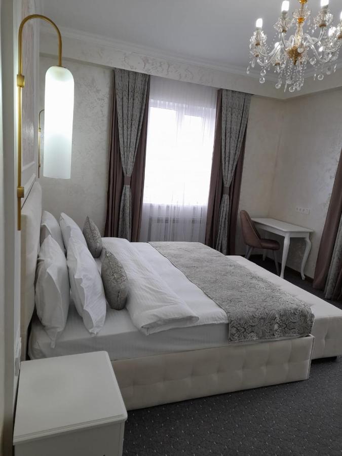 Dora Hotel Shymkent Bagian luar foto