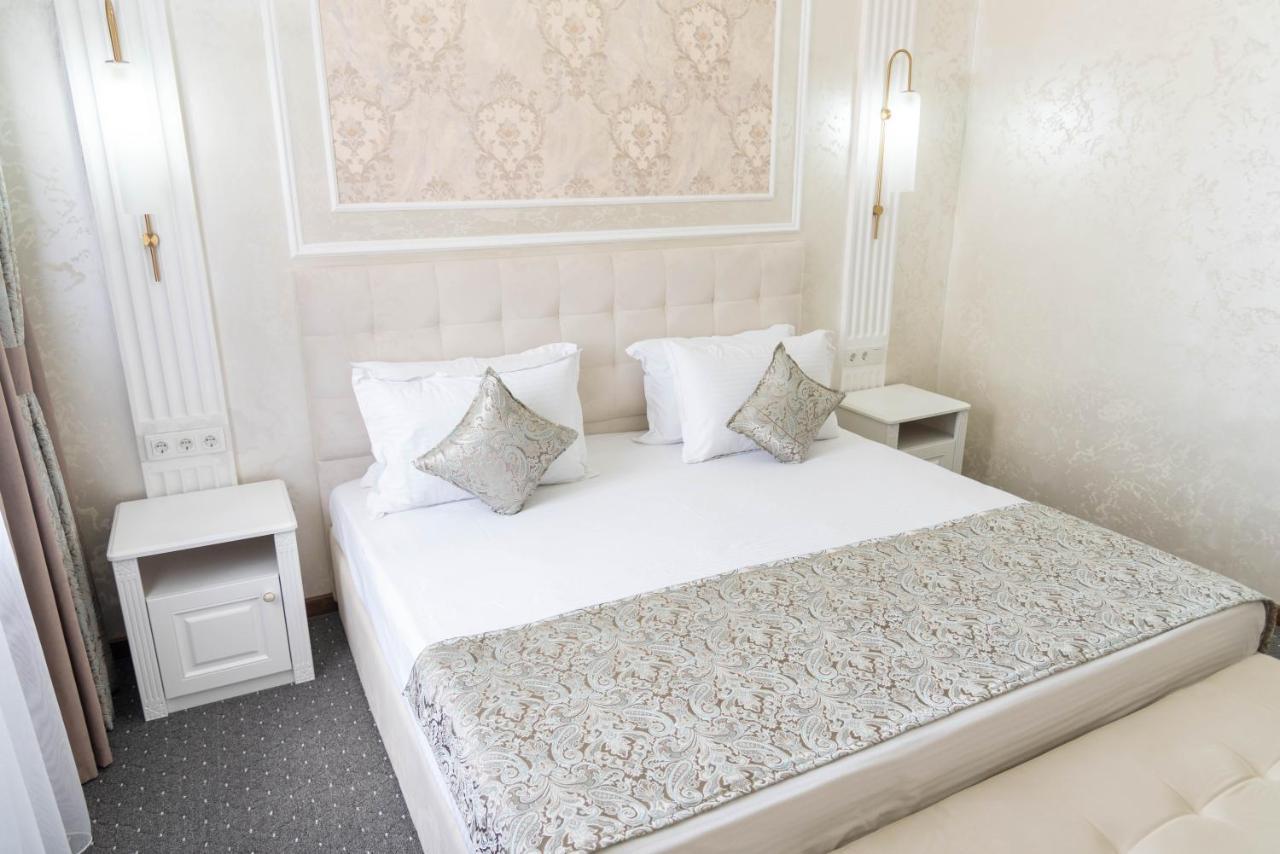 Dora Hotel Shymkent Bagian luar foto