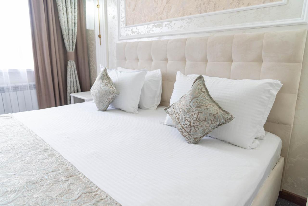 Dora Hotel Shymkent Bagian luar foto