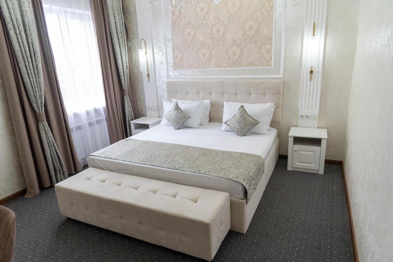 Dora Hotel Shymkent Bagian luar foto