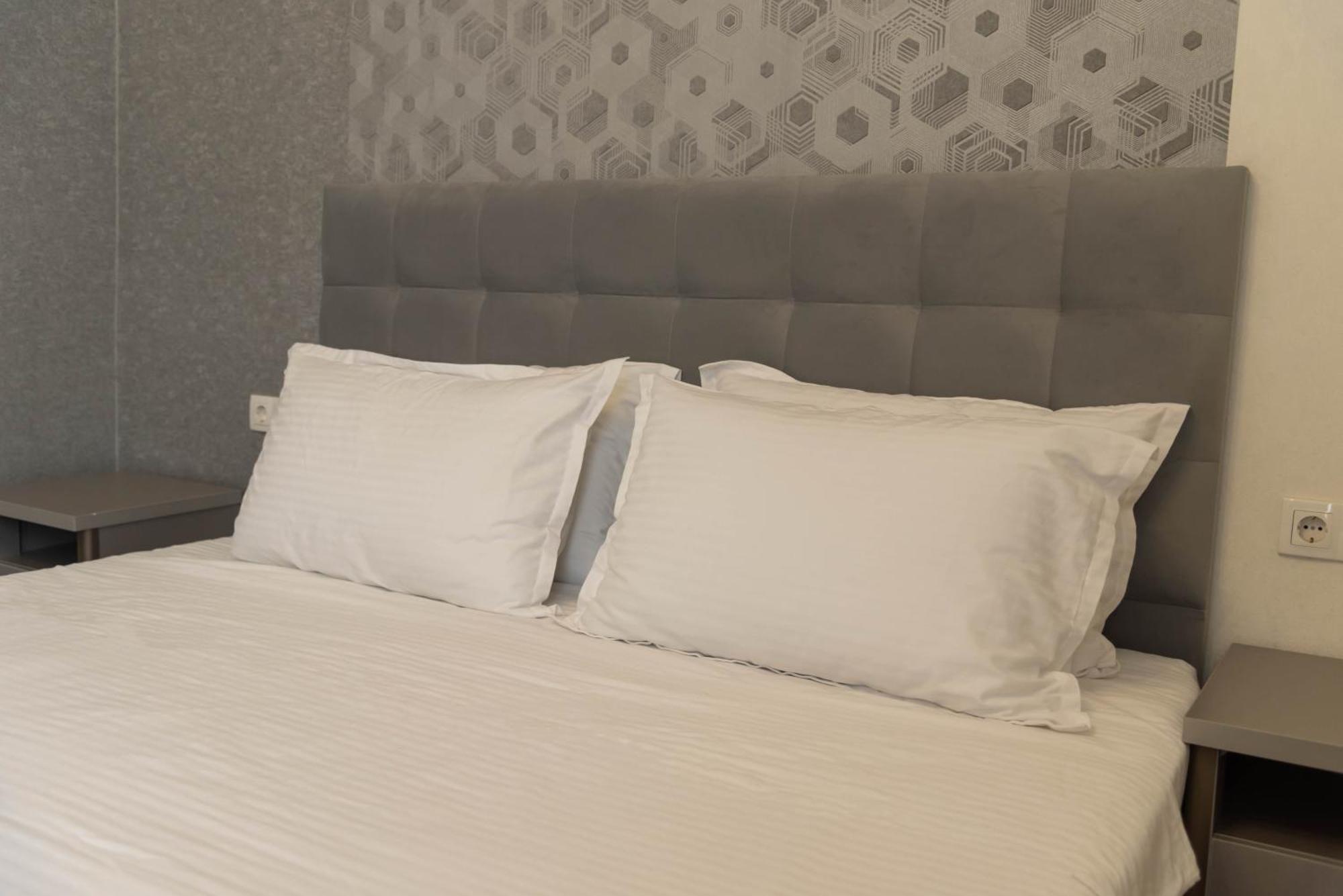 Dora Hotel Shymkent Bagian luar foto