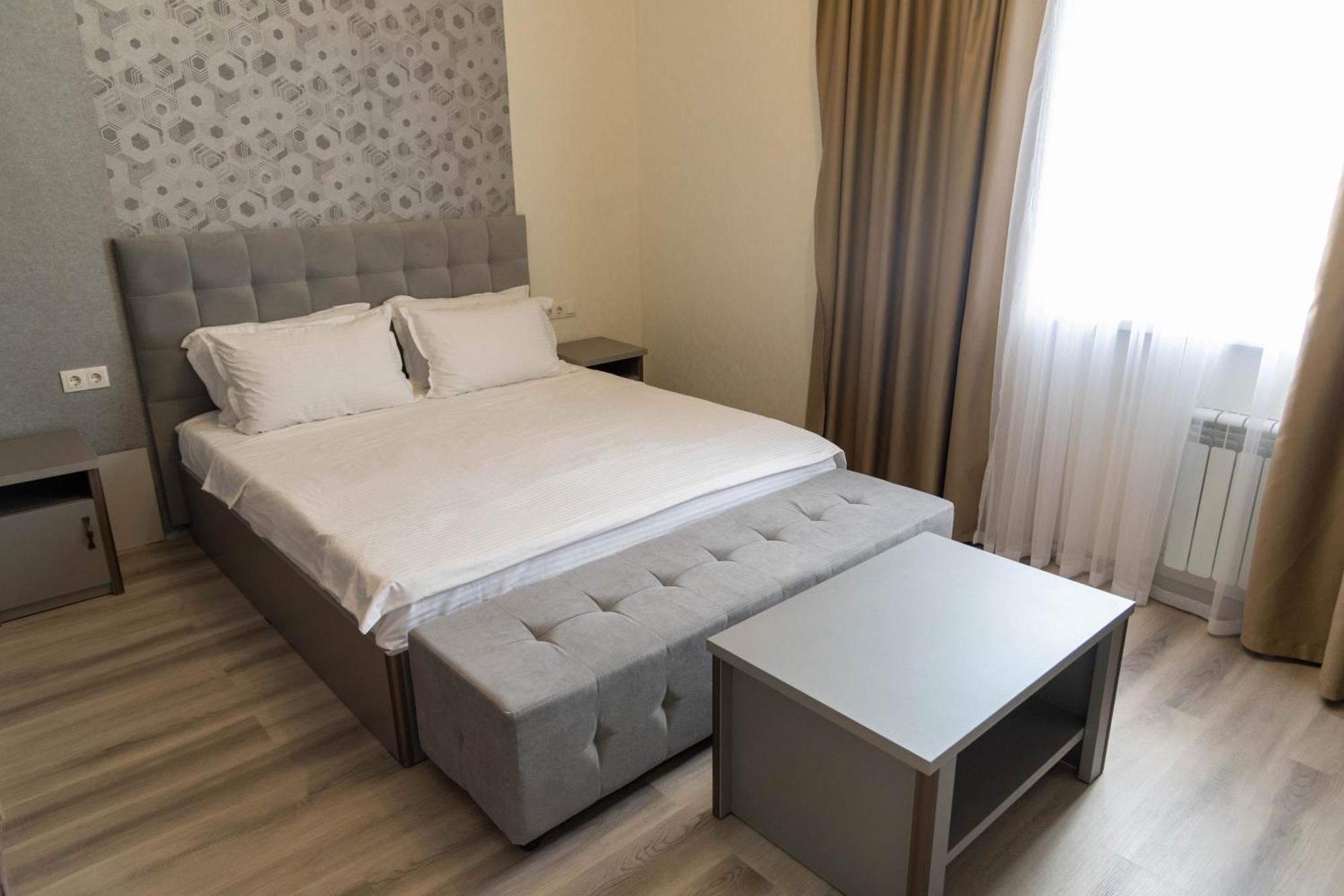 Dora Hotel Shymkent Bagian luar foto